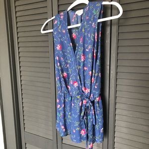 Sienna Sky blouse size Small.